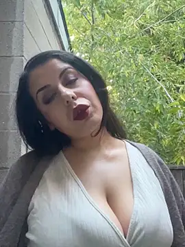 Snapshot of holyeroticss chatting on October 10, 10:31 pm holyeroticss online show from October 10, 10:31 pm