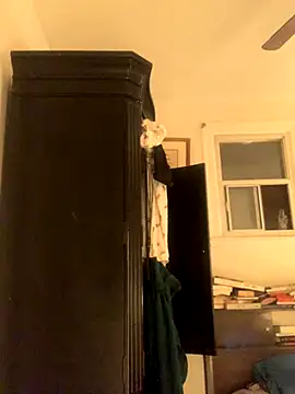 Snapshot of holyeroticss chatting on November 12, 12:33 am holyeroticss online show from November 12, 12:33 am