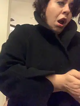 Snapshot of holyeroticss chatting on December 1, 8:52 am holyeroticss online show from December 1, 8:52 am