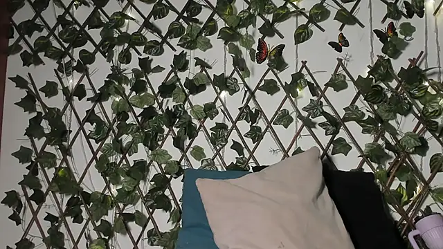 CoralineSanchez online show from October 18, 3:31 am