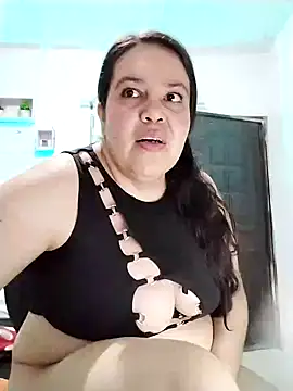Snapshot of lunanataly chatting on January 1, 11:40 pm lunanataly online show from January 1, 11:40 pm