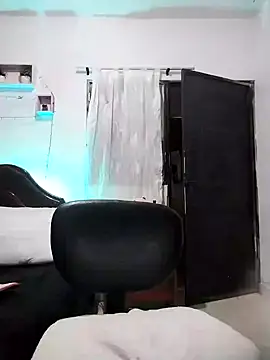 Snapshot of lunanataly chatting on January 4, 4:11 pm lunanataly online show from January 4, 4:11 pm