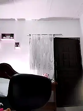 Snapshot of lunanataly chatting on January 21, 3:54 pm lunanataly online show from January 21, 3:54 pm
