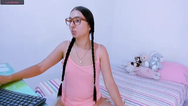 Alyson0001 online show from October 1, 7:09 pm