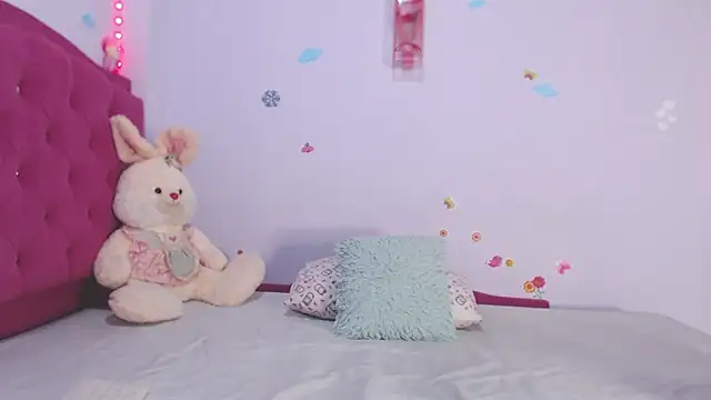 Madelyy  online show from April 16, 8:09 pm