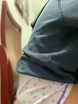 Snapshot of Salome_golvert chatting on March 6, 2:51 am Salome golvert online show from March 6, 2:51 am