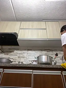 Snapshot of Salome_golvert chatting on March 18, 9:43 pm Salome golvert online show from March 18, 9:43 pm