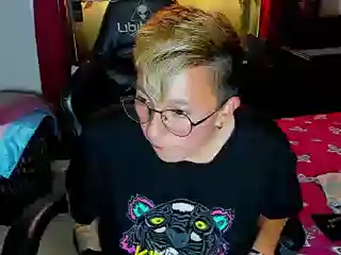 Snapshot of Sexyboy_666 chatting on March 5, 4:13 pm Sexyboy 666 online show from March 5, 4:13 pm