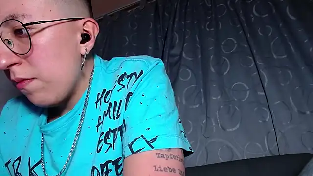 Snapshot of Sexyboy_666 chatting on November 26, 12:44 am Sexyboy 666 online show from November 26, 12:44 am