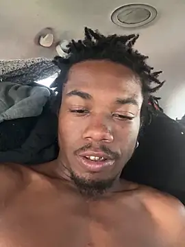 Snapshot of SlimeCrownzOut5 chatting on December 17, 3:17 pm SlimeCrownzOut5 online show from December 17, 3:17 pm