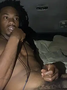 Snapshot of SlimeCrownzOut5 chatting on December 22, 2:17 am SlimeCrownzOut5 online show from December 22, 2:17 am