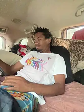 Snapshot of SlimeCrownzOut5 chatting on December 24, 7:00 pm SlimeCrownzOut5 online show from December 24, 7:00 pm