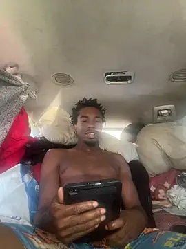 Snapshot of SlimeCrownzOut5 chatting on December 27, 4:43 pm SlimeCrownzOut5 online show from December 27, 4:43 pm