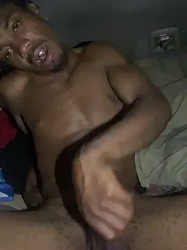 Snapshot of SlimeCrownzOut5 chatting on December 28, 2:33 am SlimeCrownzOut5 online show from December 28, 2:33 am