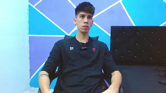 Snapshot of jhony-sex chatting on December 4, 3:15 am jhony-sex online show from December 4, 3:15 am