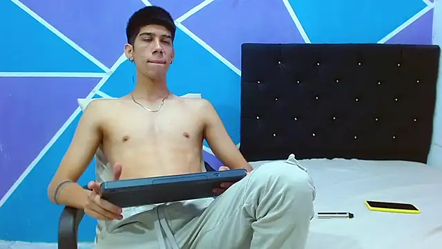 Snapshot of jhony-sex chatting on January 17, 6:15 am jhony-sex online show from January 17, 6:15 am