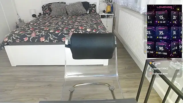 Snapshot of KimBeee chatting on February 2, 1:08 pm KimBeee online show from February 2, 1:08 pm