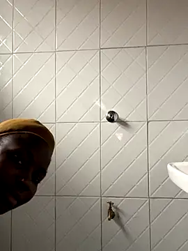 Snapshot of JemaimaPrincess chatting on December 17, 4:40 am JemaimaPrincess online show from December 17, 4:40 am