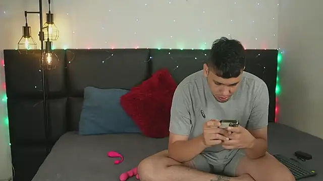 Snapshot of Cleoanubis- chatting on December 14, 6:02 am Cleoanubis- online show from December 14, 6:02 am