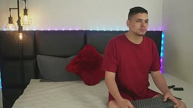 Snapshot of Cleoanubis- chatting on February 15, 4:36 am Cleoanubis- online show from February 15, 4:36 am