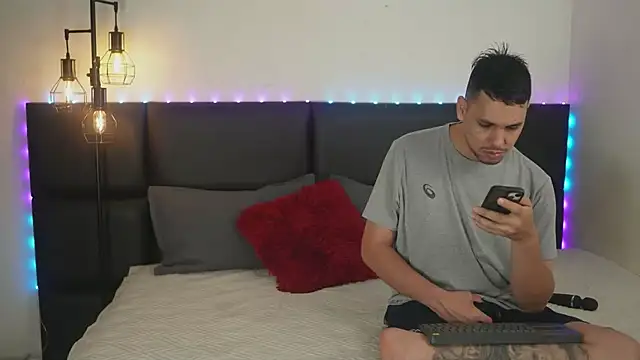 Snapshot of Cleoanubis- chatting on February 16, 4:09 am Cleoanubis- online show from February 16, 4:09 am