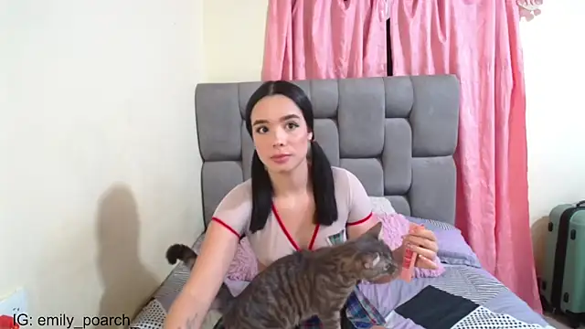 Snapshot of emilyaboott chatting on December 10, 2:59 am emilyaboott online show from December 10, 2:59 am