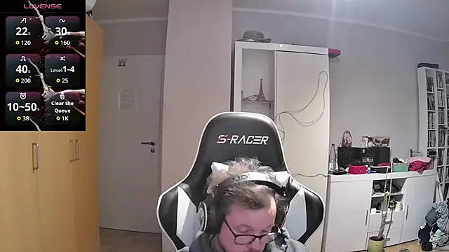 larsgessner30 online show from October 19, 9:15 pm