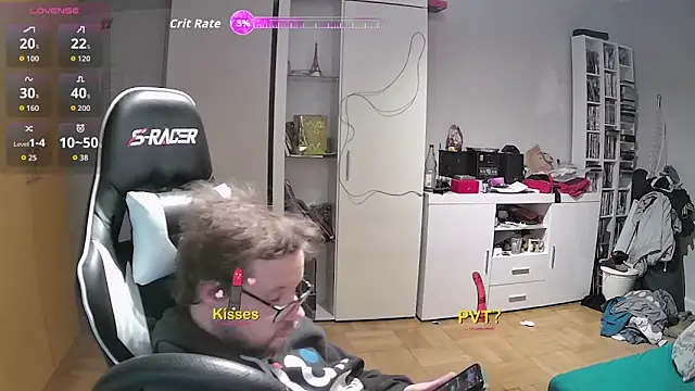 larsgessner30 online show from November 7, 10:32 pm