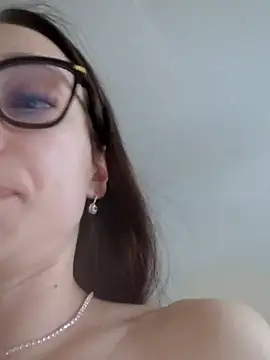 Milky flexy cat online show from February 28, 5:15 pm