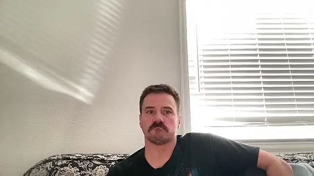 Snapshot of steelwood303 chatting on December 3, 8:51 pm steelwood303 online show from December 3, 8:51 pm