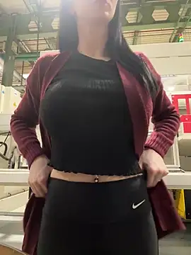 hrnxyygirl online show from December 17, 2:55 pm