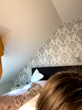 JuicyFruits93 online show from September 30, 12:10 pm