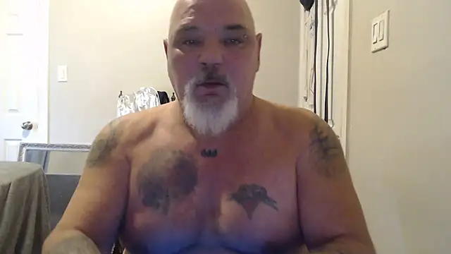 Newfiesausage1972 online show from January 19, 5:07 pm