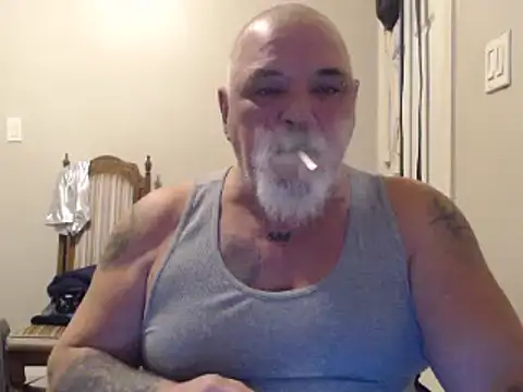 Newfiesausage1972 online show from January 30, 3:19 pm