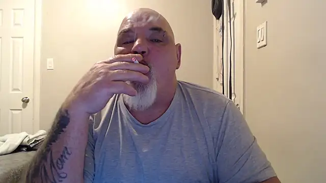 Newfiesausage1972 online show from February 6, 2:26 pm