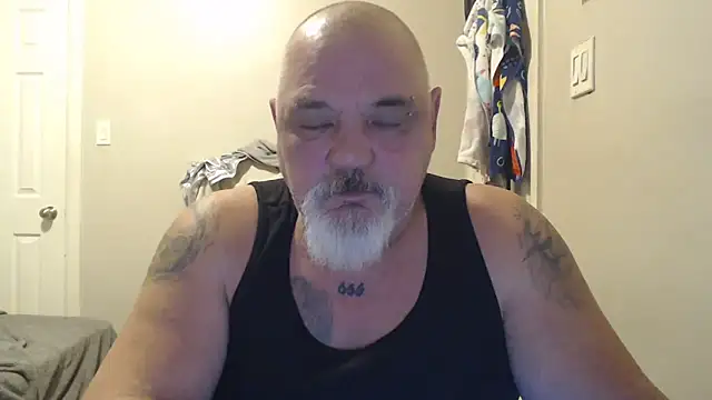 Newfiesausage1972 online show from February 15, 4:56 pm