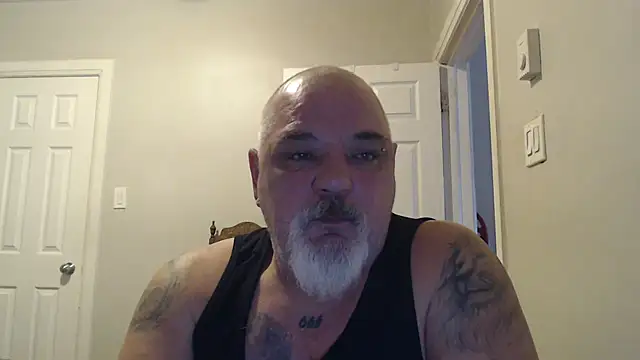 Newfiesausage1972 online show from February 16, 1:38 pm