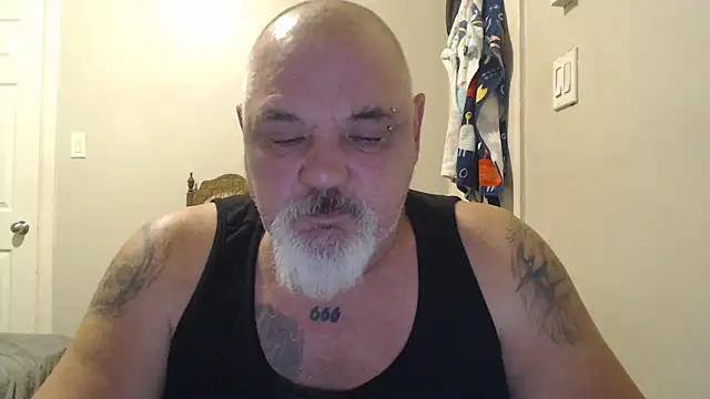 Newfiesausage1972 online show from February 16, 10:43 pm