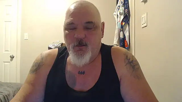 Newfiesausage1972 online show from February 18, 9:54 am