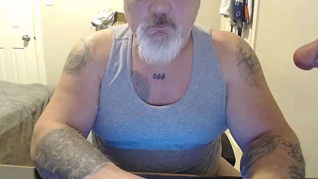 Newfiesausage1972 online show from February 19, 4:22 pm