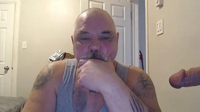 Newfiesausage1972 online show from February 20, 2:13 pm