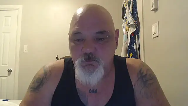 Newfiesausage1972 online show from March 17, 4:11 pm