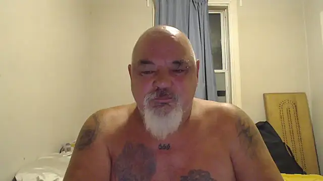 Newfiesausage1972 online show from September 17, 9:33 am