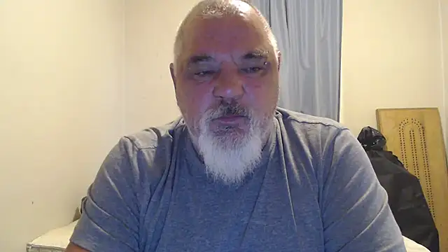 Newfiesausage1972 online show from October 4, 12:36 pm