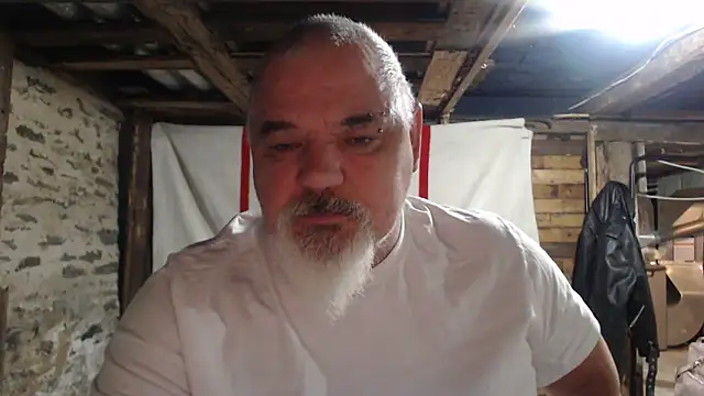 Newfiesausage1972 online show from November 15, 11:18 am