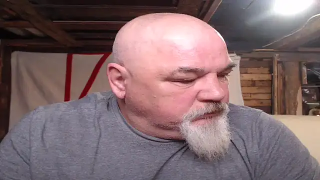 Newfiesausage1972 online show from February 17, 3:19 pm