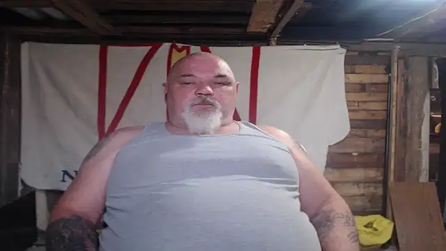 Newfiesausage1972 online show from April 25, 3:42 pm