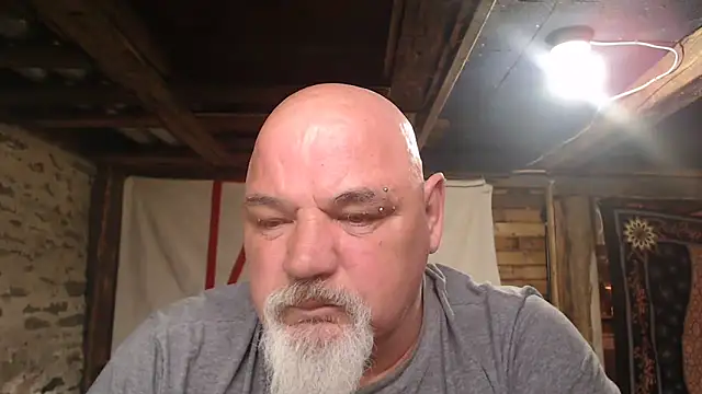 Newfiesausage1972 online show from April 30, 10:36 pm