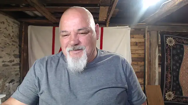Newfiesausage1972 online show from June 16, 10:18 am