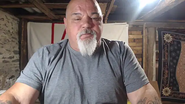 Newfiesausage1972 online show from June 17, 9:12 am